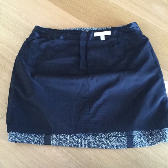 Banana republic woman’s piped tweed skirt. Size 6 - Picture 6 of 8